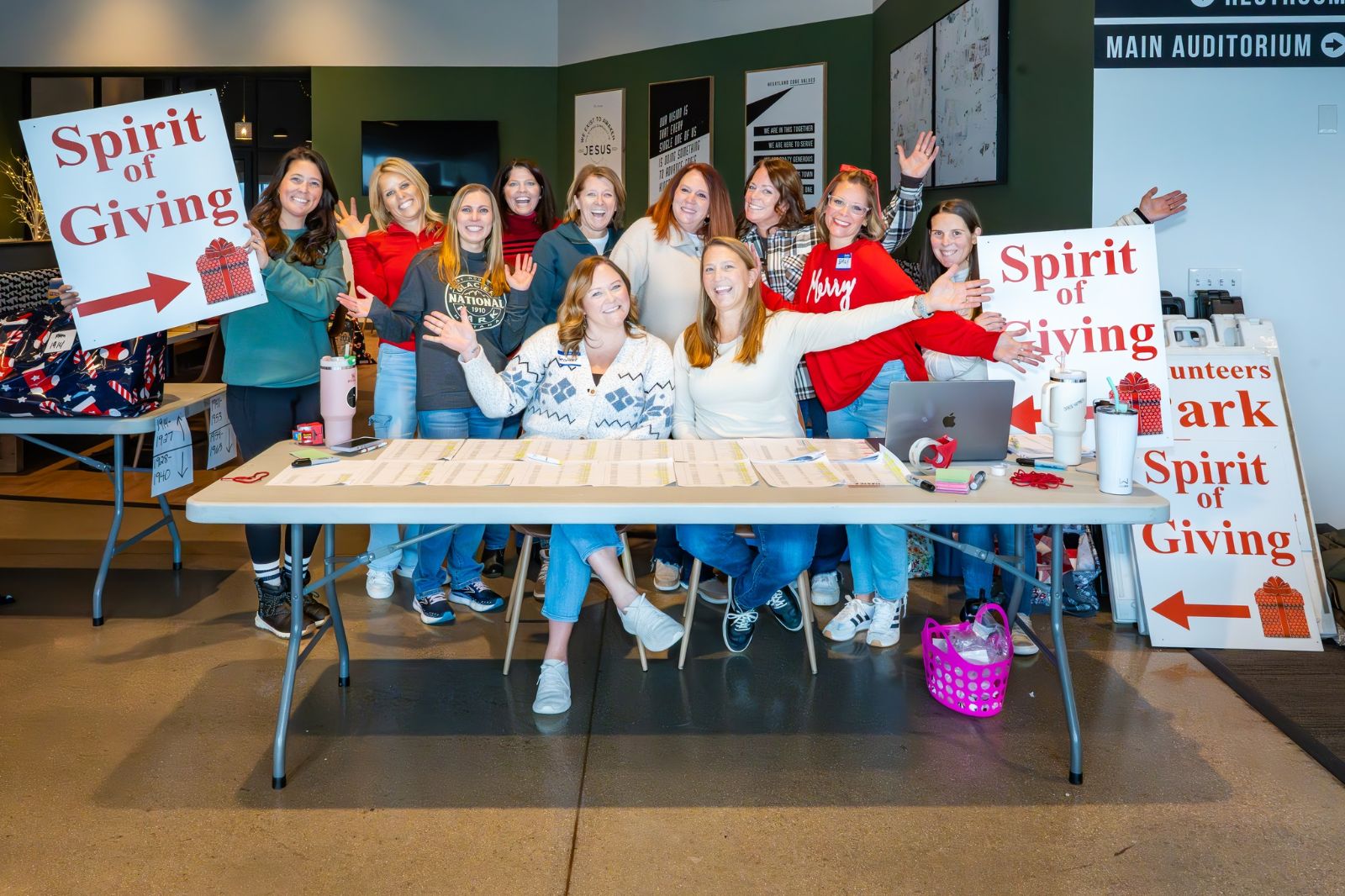 Spirit%20of%20giving%20volunteers.jpg