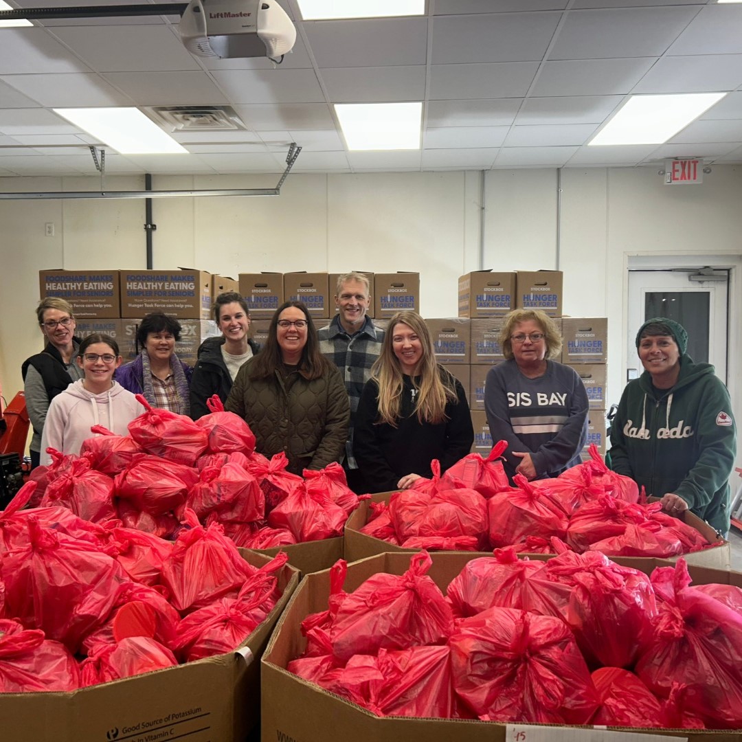 Volunteers%20Food%202.jpg